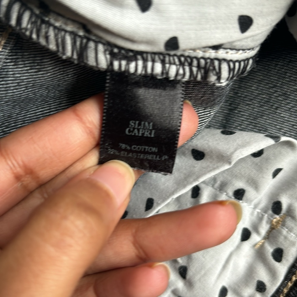 🔴 White House Black Market Black Capri jeans - Picture 5 of 5